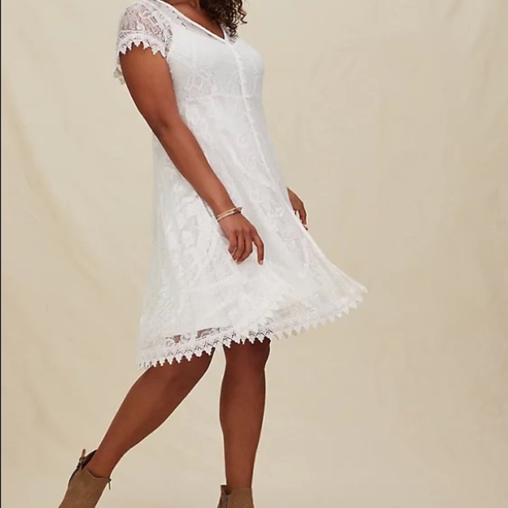 Torrid, size 3, WHITE LACE & CROCHET BUTTON FRONT DRESS